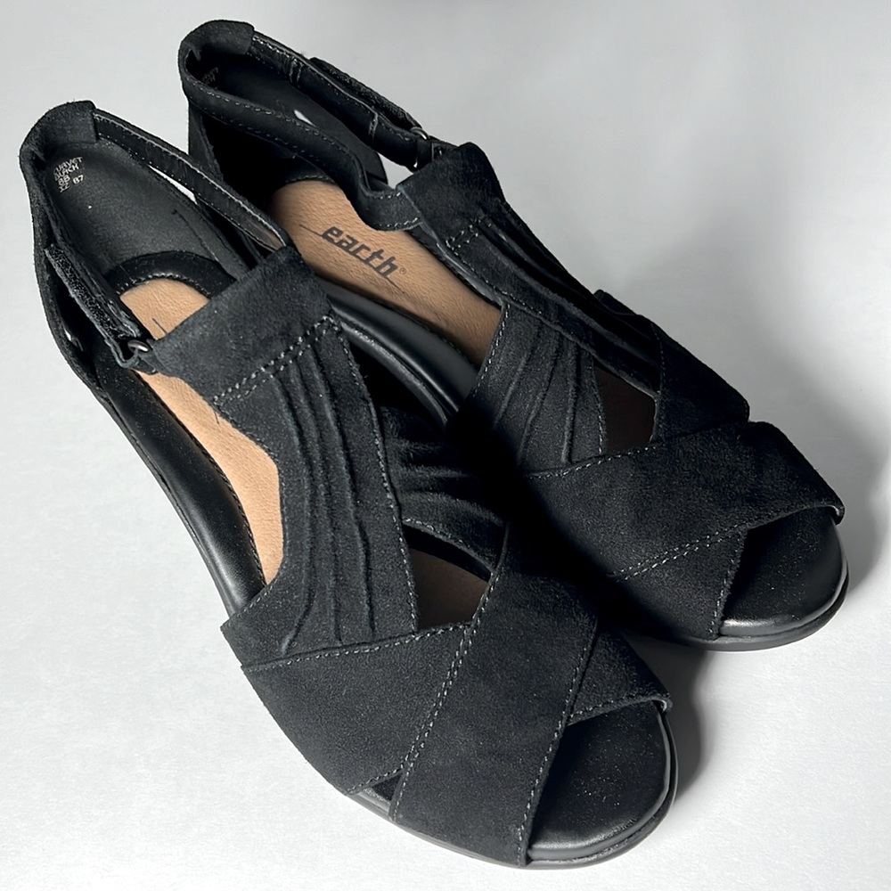 Black suede leather Earth women’s wedge sandals, open toe Velcro closure size 7